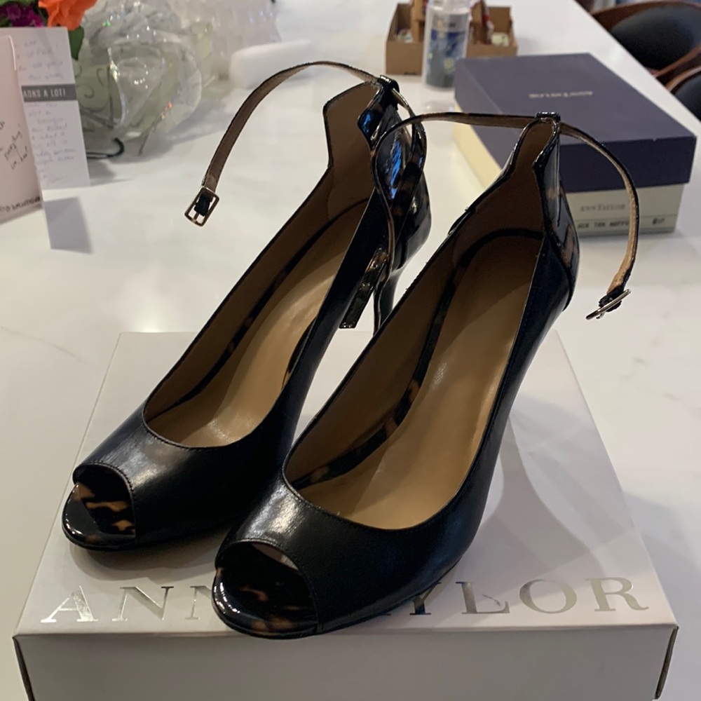 Ann Taylor viola ankle strap heal